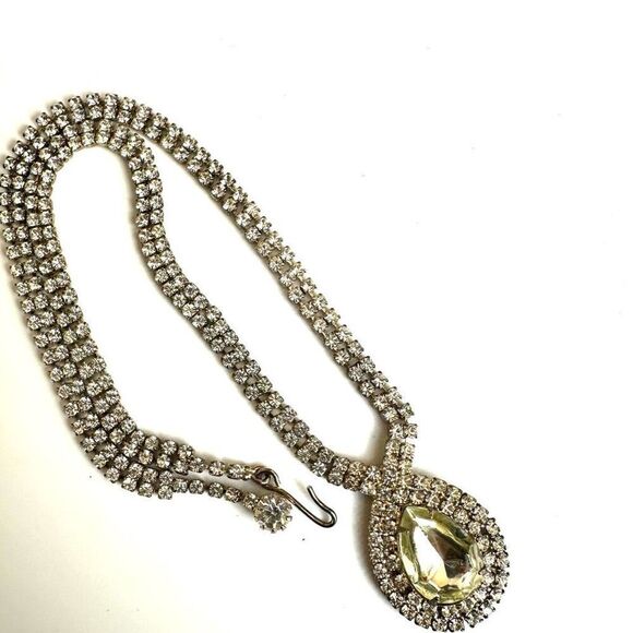 Elegant Silver Teardrop Necklace - Picture 7 of 7